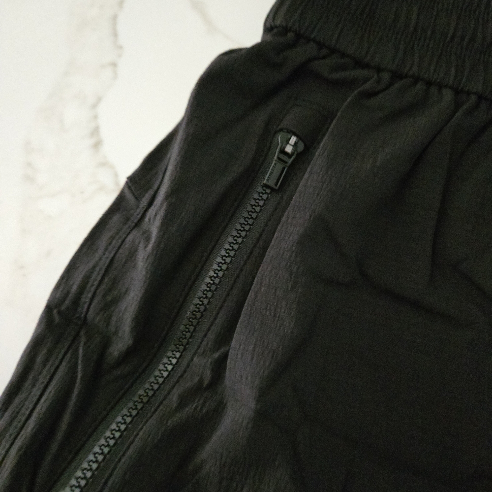 NWT Athleta Trekkie North Short - Picture 2 of 5